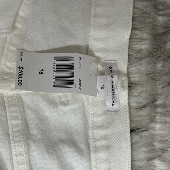 NWT GOOD AMERICAN Size 18 Good 90s White Denim Shorts - Picture 4 of 5
